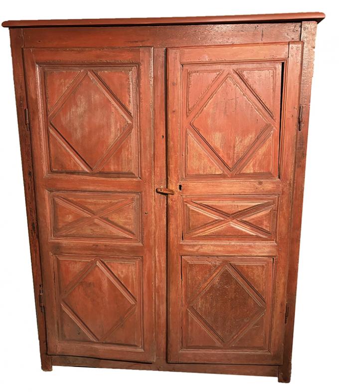 Quebec Diamond Point Armoire